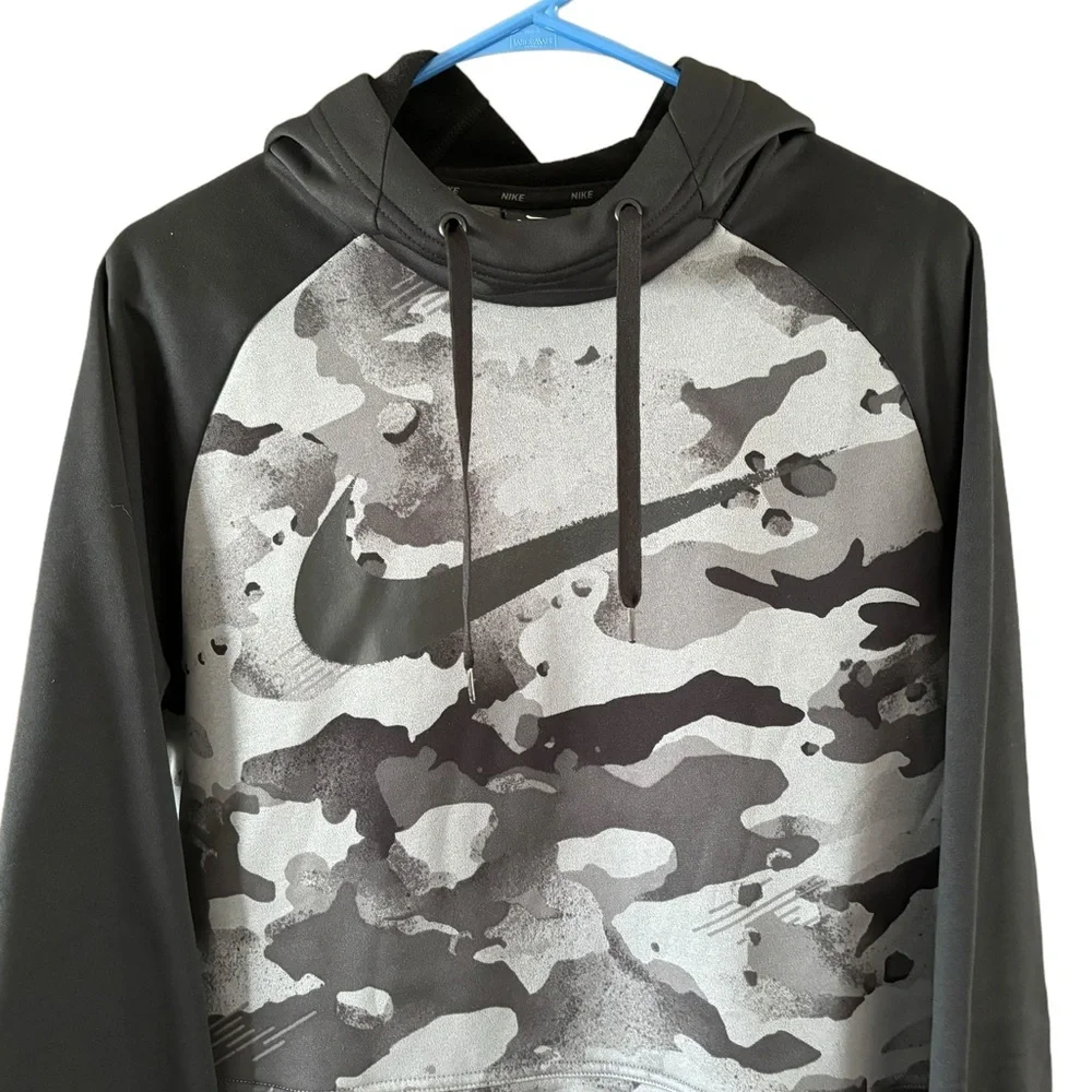 Nike Therma Black and Gray Smoke Camo Men’s Hoodie Size Medium